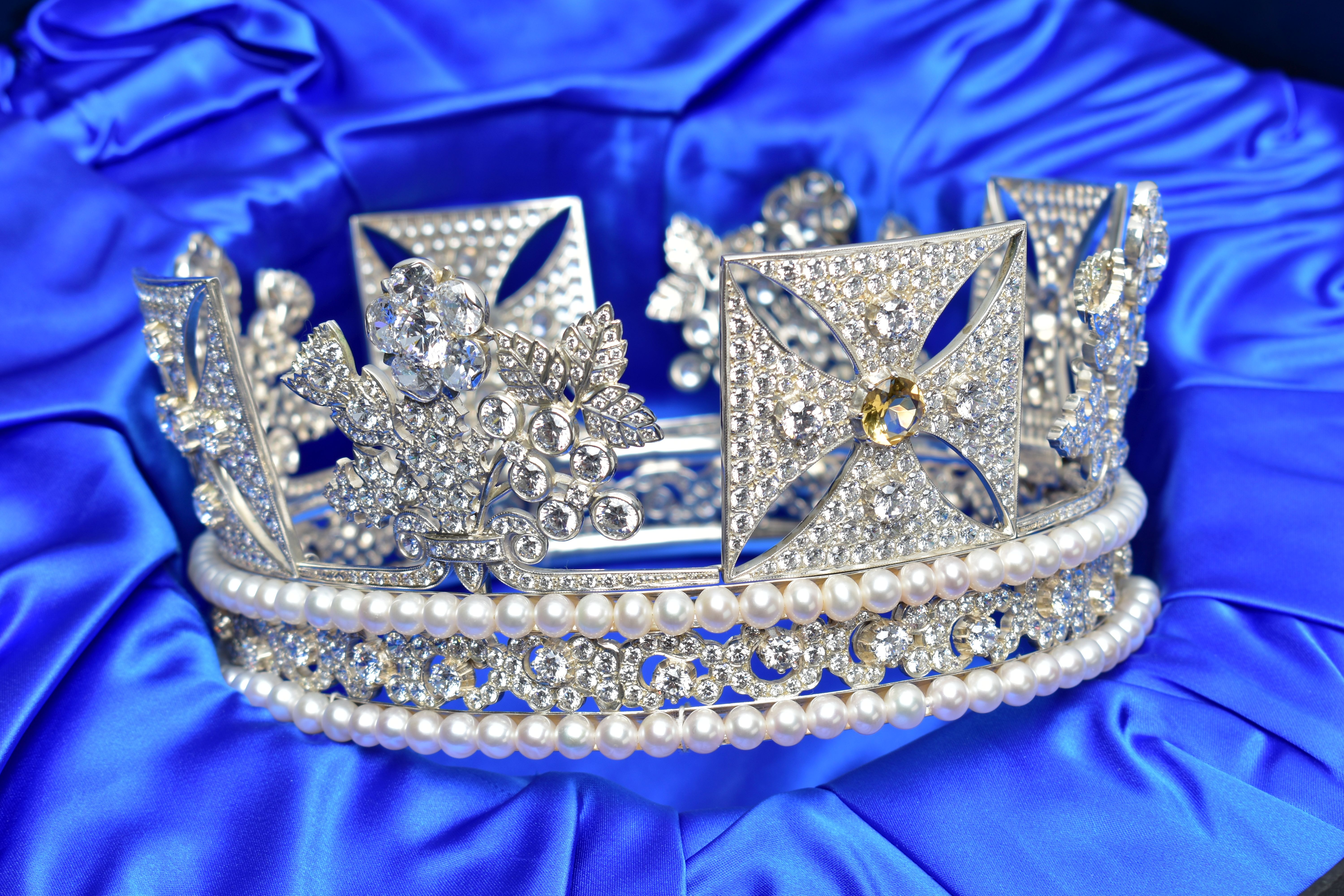 A royal replica for auction in Lichfield - J'AIME MAGAZINE
